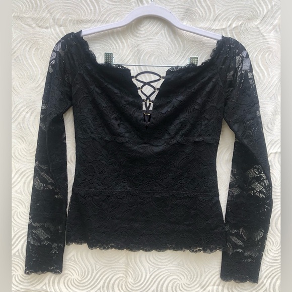 GUESS Longsleeve Cori Lace Top - Picture 1 of 6